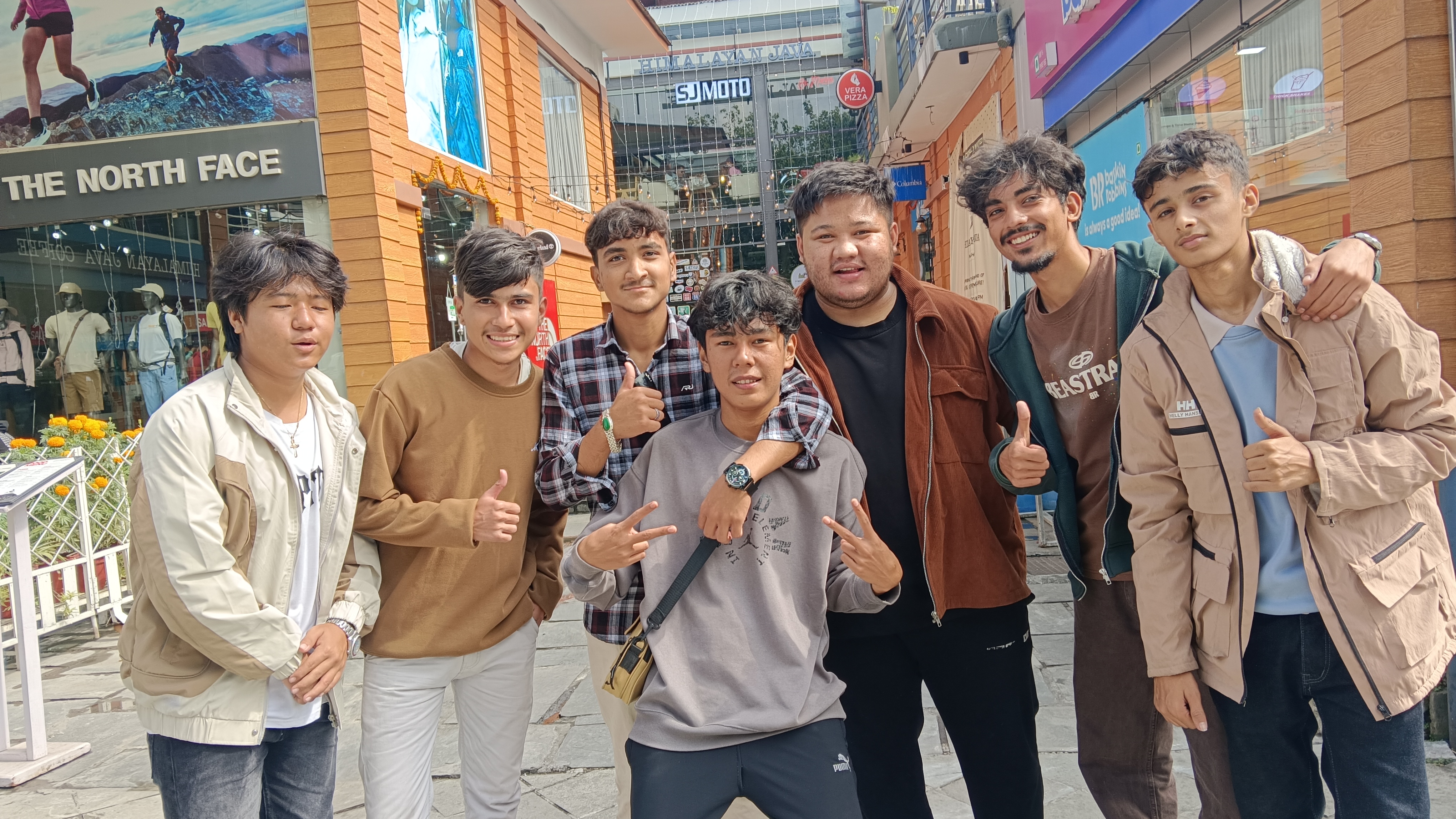 Mustang tour unexpected meet with 2b gamer